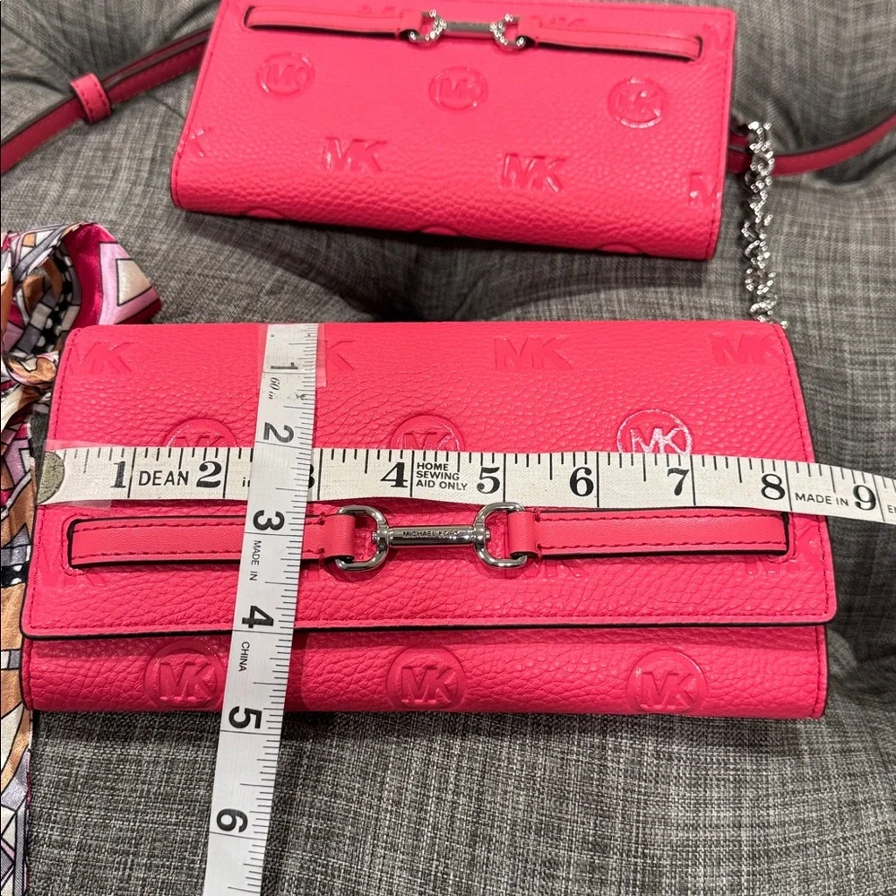 Michael Kors Bag Carson Pink Leather Embossed Logo Crossbody Wallet Set